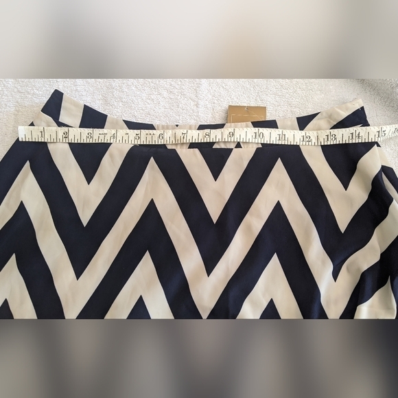 Francesca’s Bubble Chevron Pattern Medium, A Line, Blue and White NWT - Picture 5 of 10
